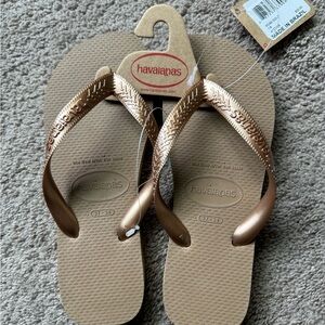 Rose Gold Havaianas NWT!!!  Size 7/8W (37-38)